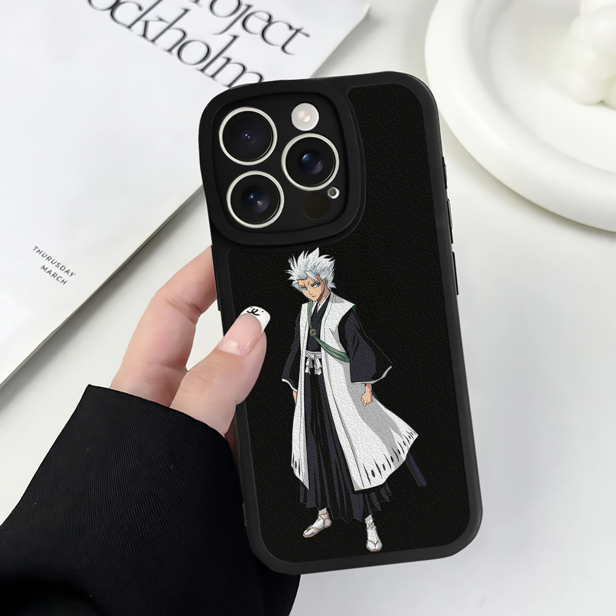 （画像用） ブリーチ 日番谷冬獅郎（ひつがや とうしろう） BLEACH Hitsugaya Toushirou 【iPhone 16シリーズ対応】シリコンスマホケース（レザー調） 材質：シリコン